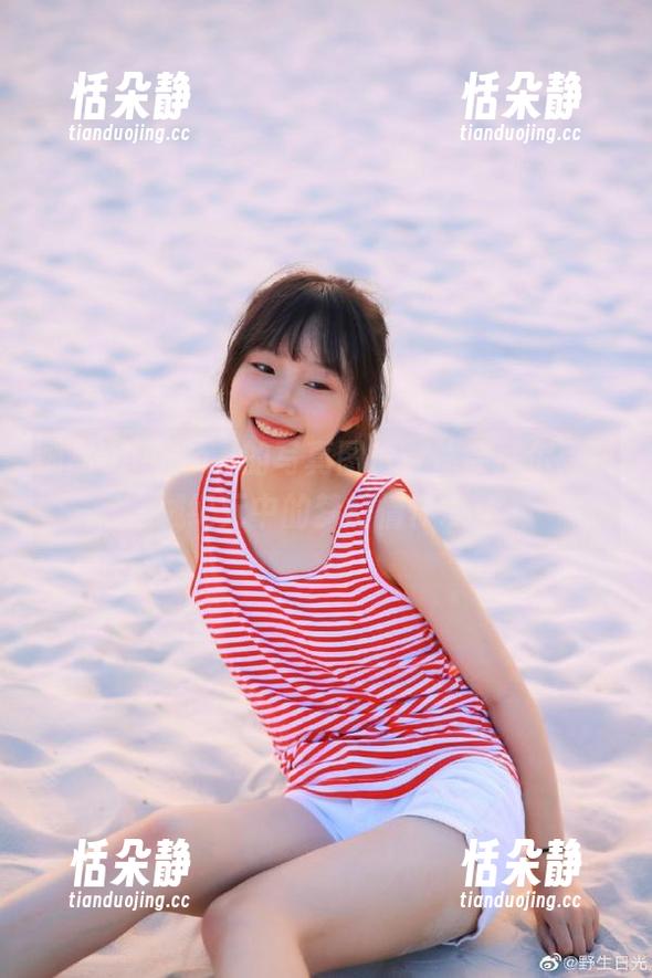 细品Umeko J的写真图片，体会尼尔：机械纪元中的梦幻情怀.txt